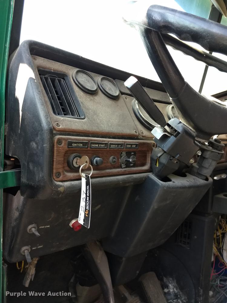 image for item ER9049 1994 Freightliner FLD120 crane truck