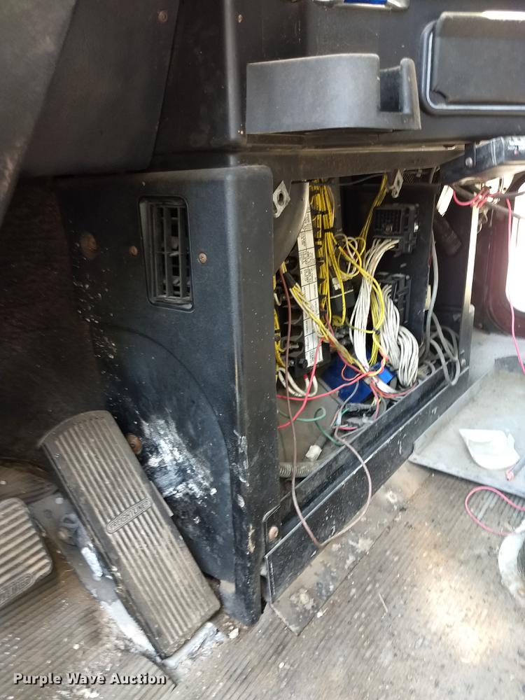 image for item ER9049 1994 Freightliner FLD120 crane truck