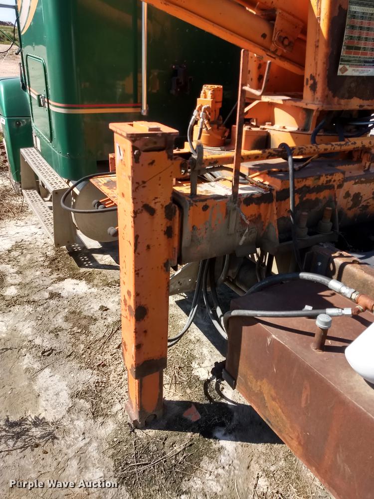 image for item ER9049 1994 Freightliner FLD120 crane truck