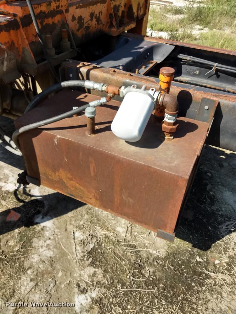 image for item ER9049 1994 Freightliner FLD120 crane truck