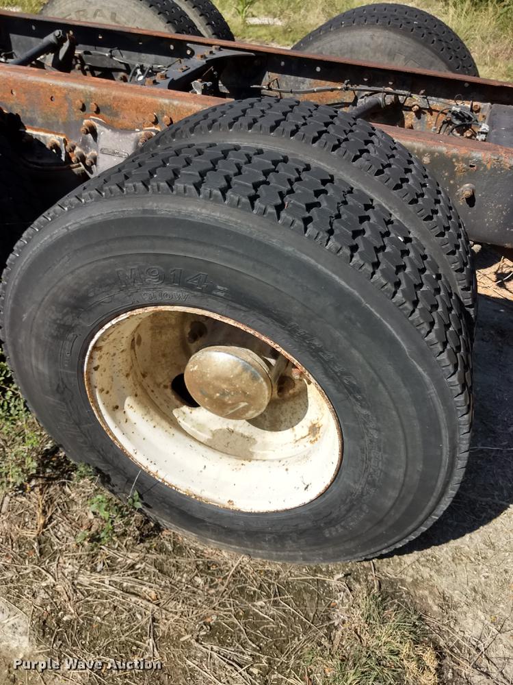 image for item ER9049 1994 Freightliner FLD120 crane truck