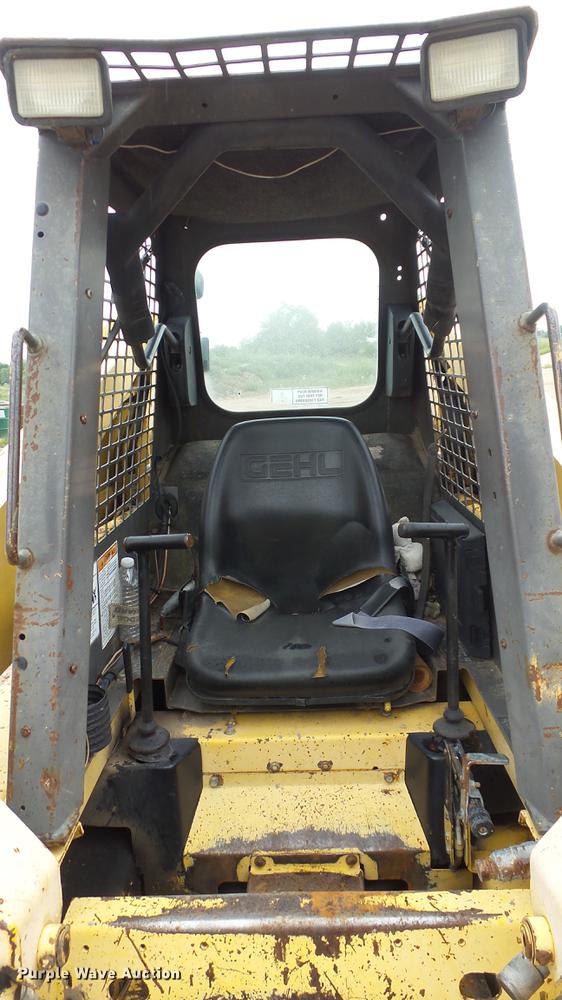 image for item ES9277 Gehl 5625 skid steer