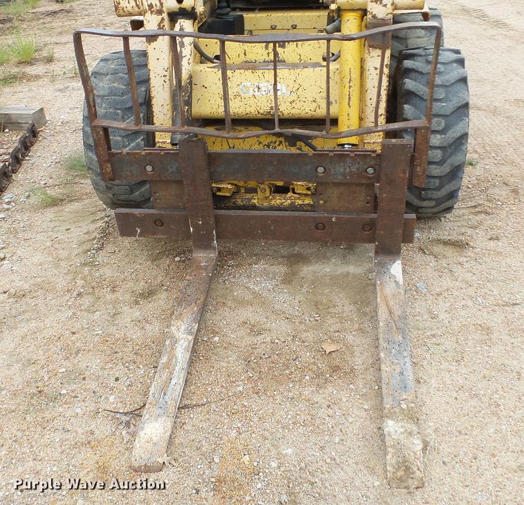 image for item ES9277 Gehl 5625 skid steer