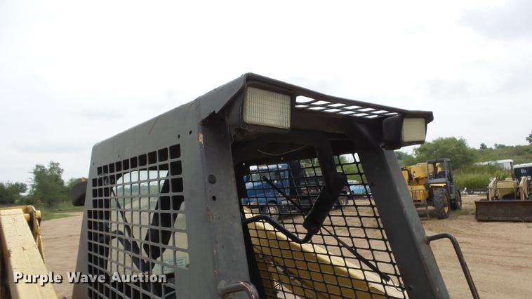 image for item ES9277 Gehl 5625 skid steer