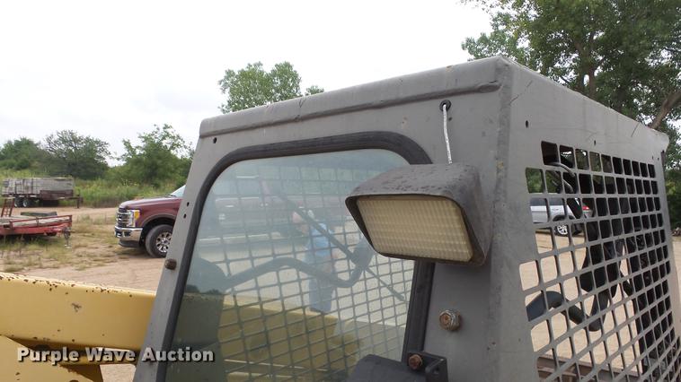 image for item ES9277 Gehl 5625 skid steer
