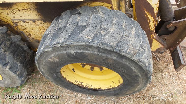 image for item ES9277 Gehl 5625 skid steer