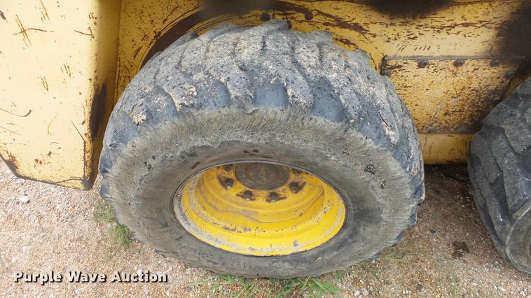 image for item ES9277 Gehl 5625 skid steer