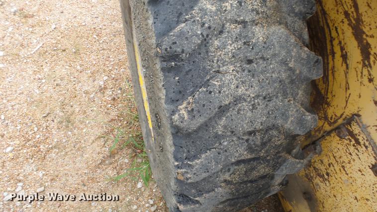 image for item ES9277 Gehl 5625 skid steer