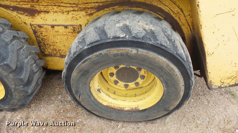 image for item ES9277 Gehl 5625 skid steer