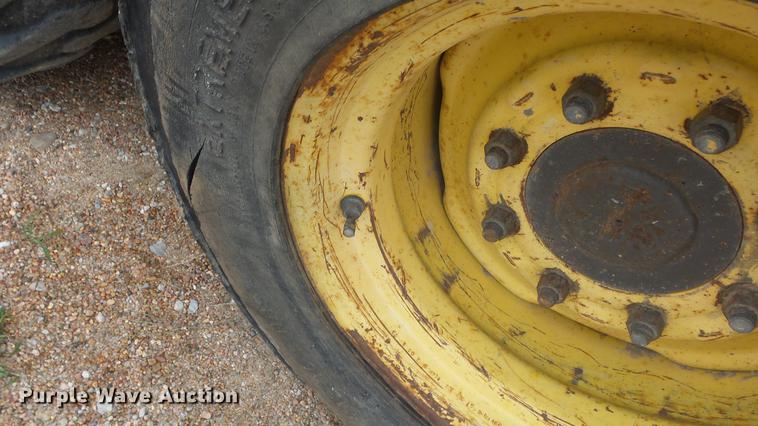 image for item ES9277 Gehl 5625 skid steer