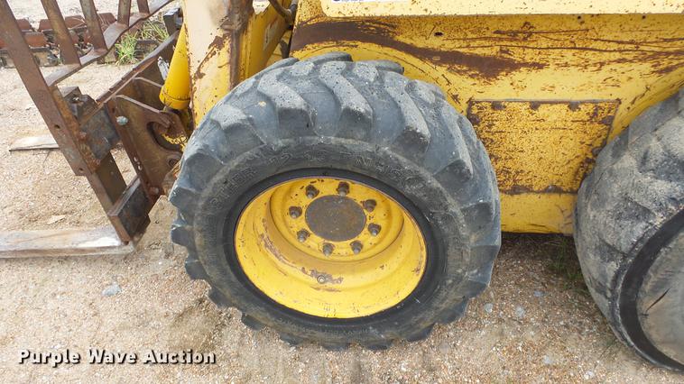 image for item ES9277 Gehl 5625 skid steer