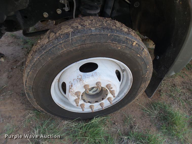 image for item FB9500 2012 Ford F550 Super Duty Crew Cab flatbed truck