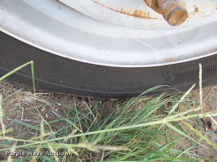 image for item FB9500 2012 Ford F550 Super Duty Crew Cab flatbed truck