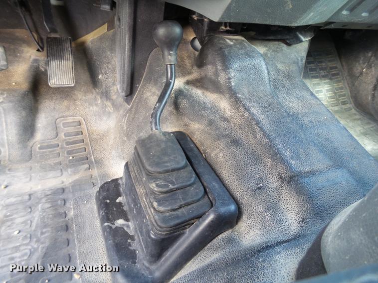 image for item FB9500 2012 Ford F550 Super Duty Crew Cab flatbed truck