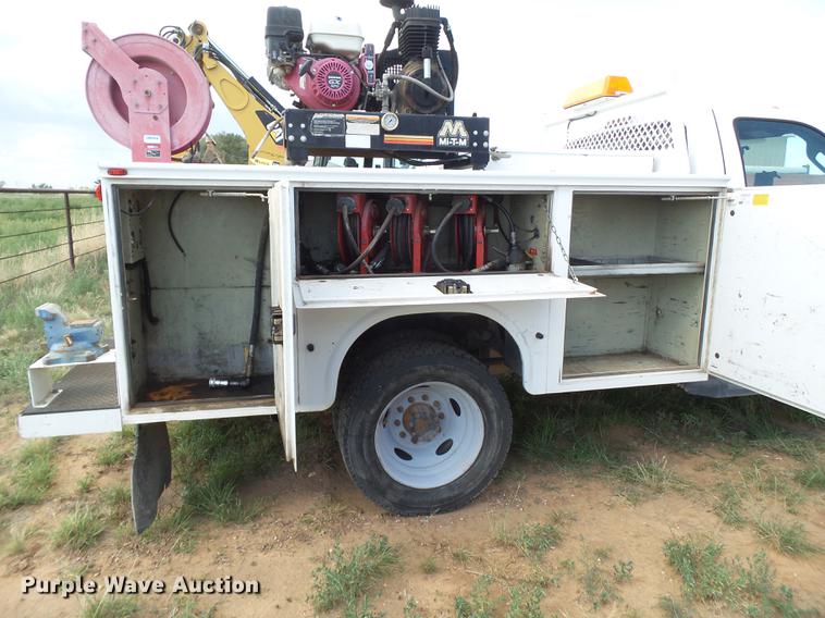 image for item FB9502 2011 Ford F450 Super Duty service truck