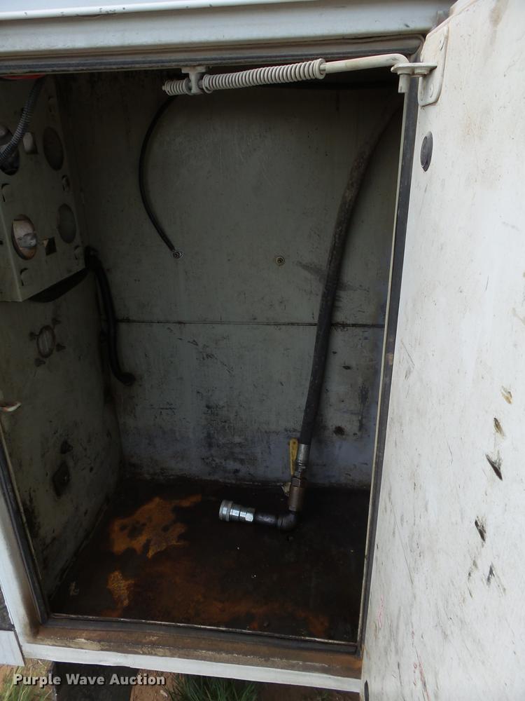 image for item FB9502 2011 Ford F450 Super Duty service truck