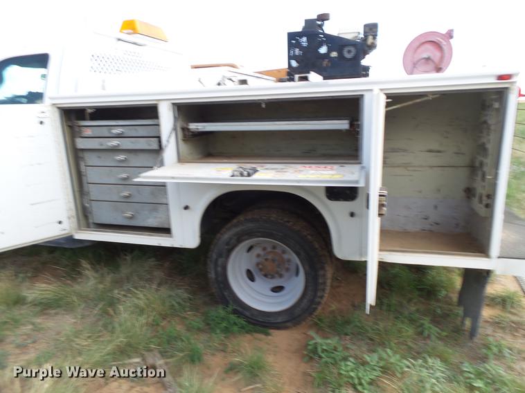 image for item FB9502 2011 Ford F450 Super Duty service truck