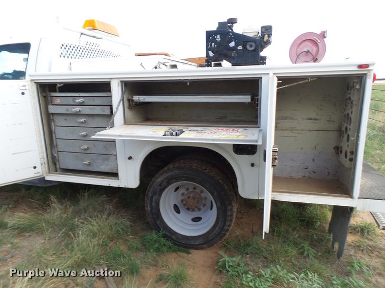 image for item FB9502 2011 Ford F450 Super Duty service truck