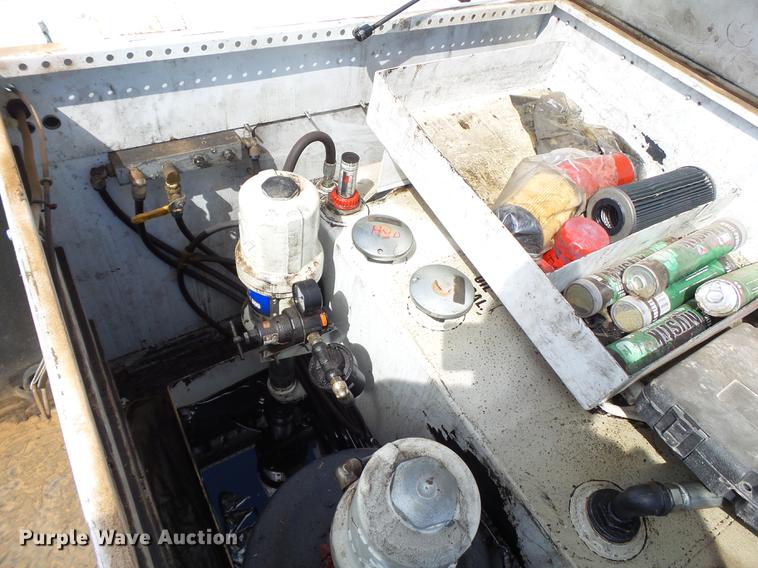 image for item FB9502 2011 Ford F450 Super Duty service truck