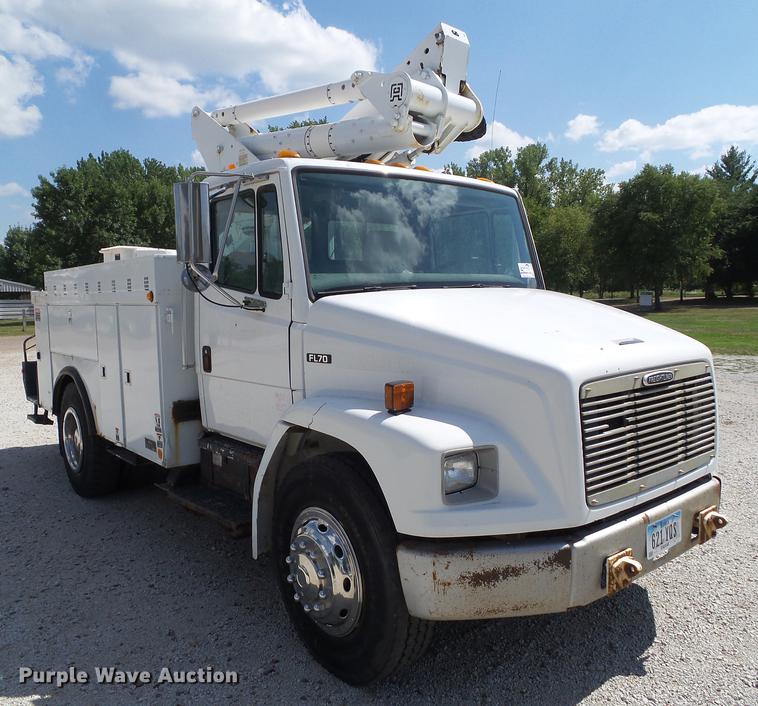 image for item L5693 2000 Freightliner FL70 bucket truck