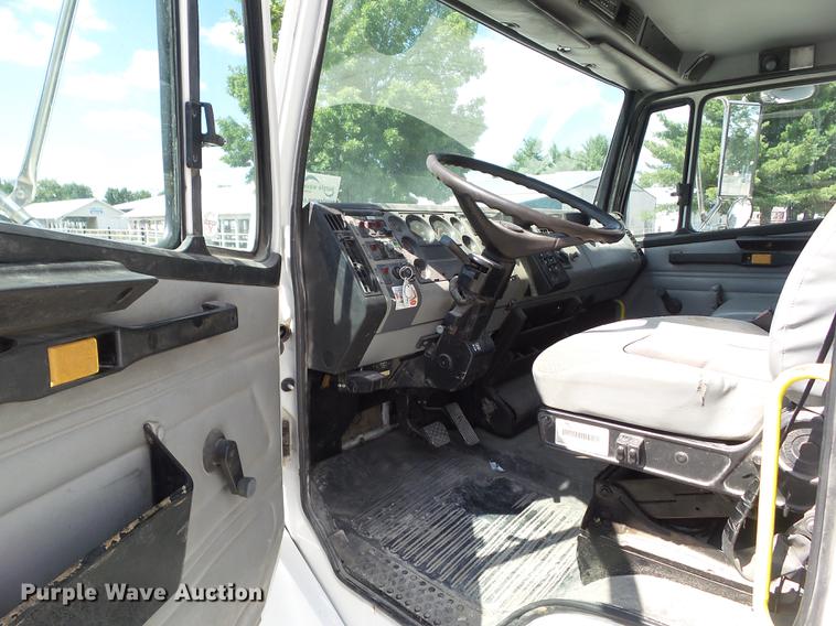 image for item L5693 2000 Freightliner FL70 bucket truck