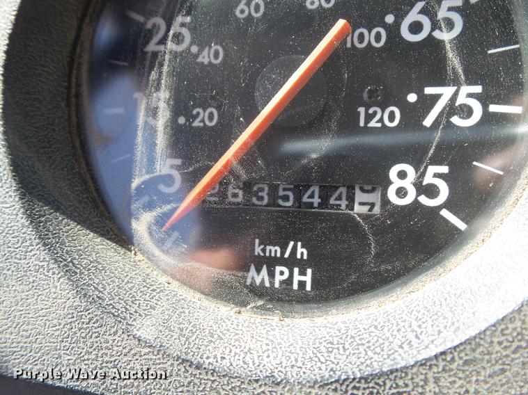 image for item L5693 2000 Freightliner FL70 bucket truck