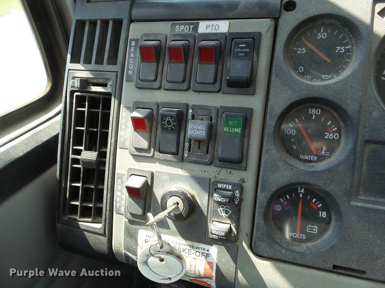 image for item L5693 2000 Freightliner FL70 bucket truck