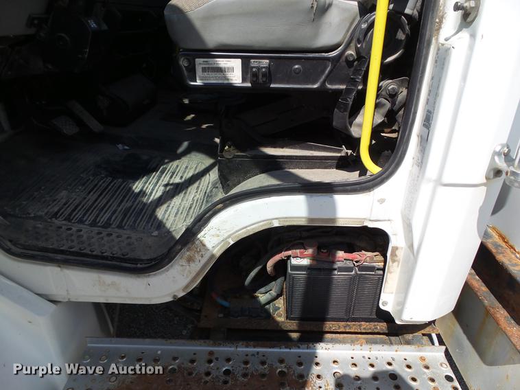 image for item L5693 2000 Freightliner FL70 bucket truck