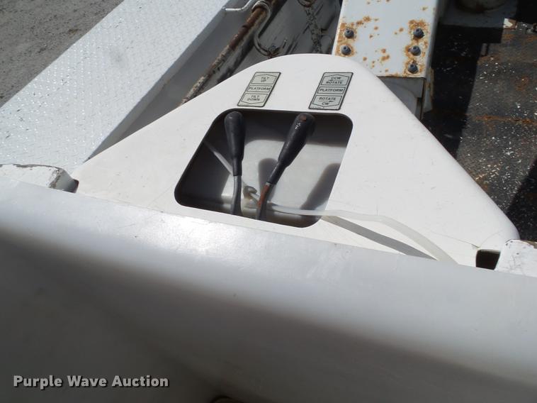 image for item L5693 2000 Freightliner FL70 bucket truck