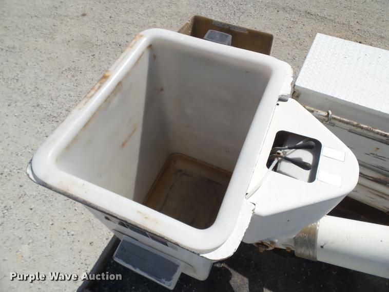 image for item L5693 2000 Freightliner FL70 bucket truck