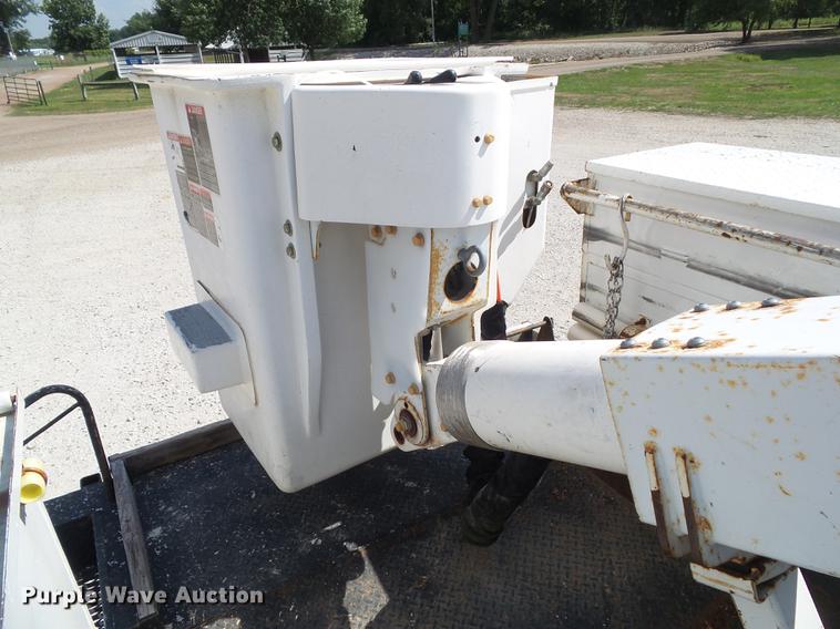 image for item L5693 2000 Freightliner FL70 bucket truck