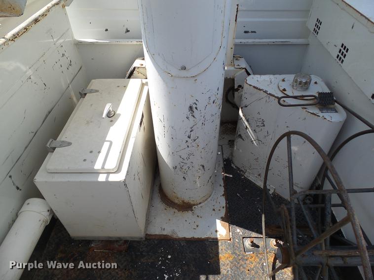 image for item L5693 2000 Freightliner FL70 bucket truck