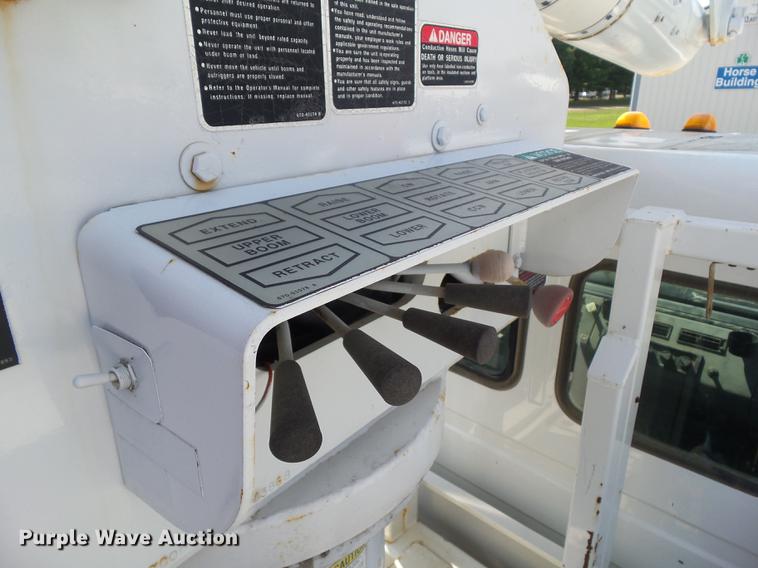 image for item L5693 2000 Freightliner FL70 bucket truck