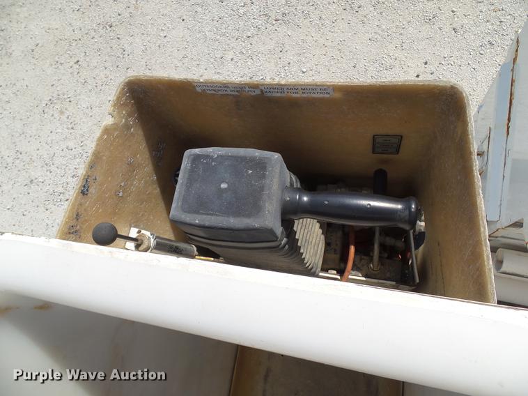 image for item L5693 2000 Freightliner FL70 bucket truck