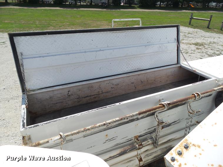 image for item L5693 2000 Freightliner FL70 bucket truck