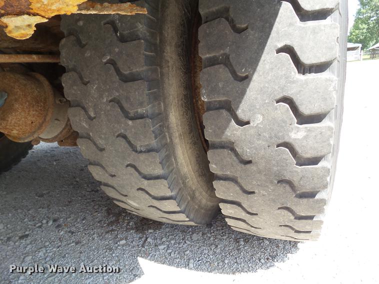 image for item L5693 2000 Freightliner FL70 bucket truck