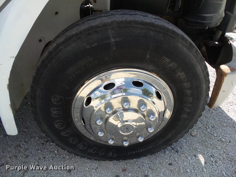 image for item L5693 2000 Freightliner FL70 bucket truck