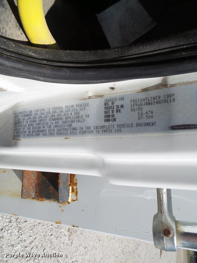 image for item L5693 2000 Freightliner FL70 bucket truck