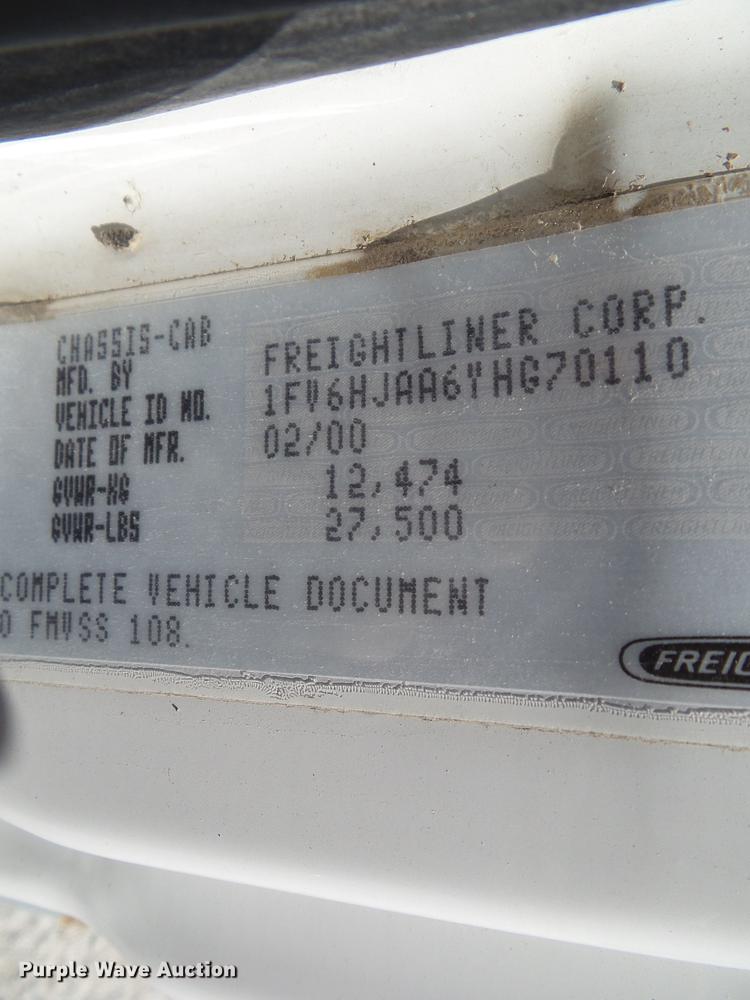 image for item L5693 2000 Freightliner FL70 bucket truck