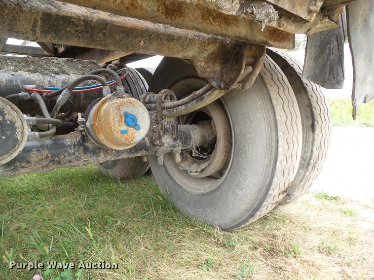 image for item L5694 2000 Flowboy live bottom trailer