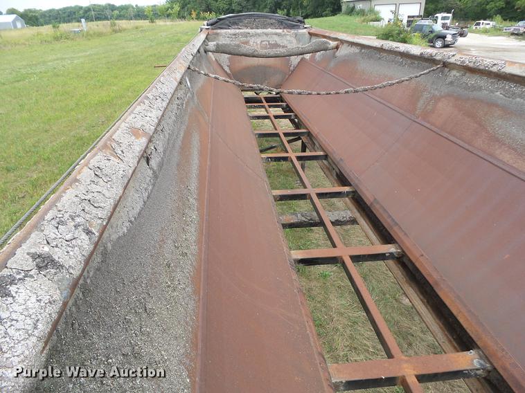 image for item L5694 2000 Flowboy live bottom trailer