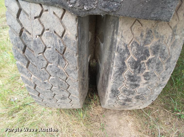 image for item L5694 2000 Flowboy live bottom trailer