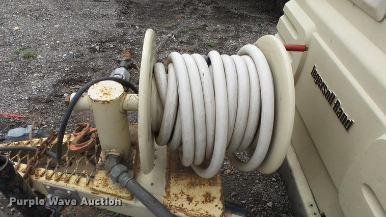 image for item DC1258 2004 Ingersoll Rand P185WIP compressor