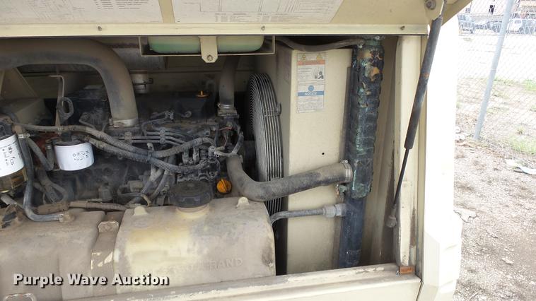 image for item DC1258 2004 Ingersoll Rand P185WIP compressor