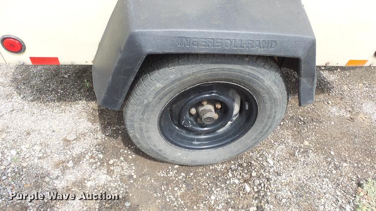 image for item DC1258 2004 Ingersoll Rand P185WIP compressor