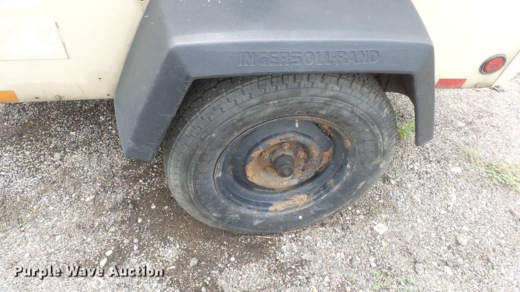 image for item DC1258 2004 Ingersoll Rand P185WIP compressor