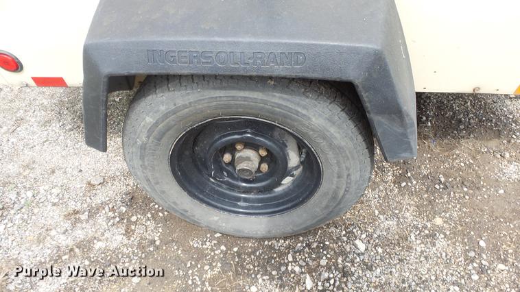 image for item DC1258 2004 Ingersoll Rand P185WIP compressor