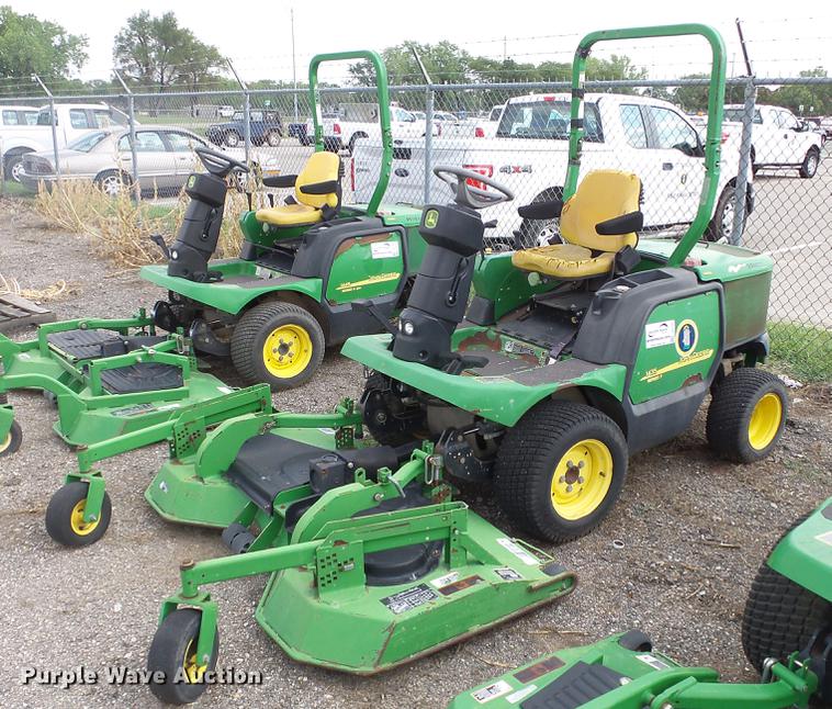 image for item DC1261 2005 John Deere F1445 lawn mower