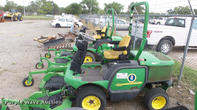 image for item DC1261 2005 John Deere F1445 lawn mower