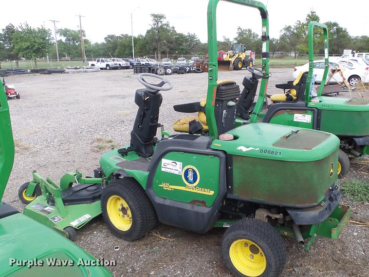 image for item DC1261 2005 John Deere F1445 lawn mower